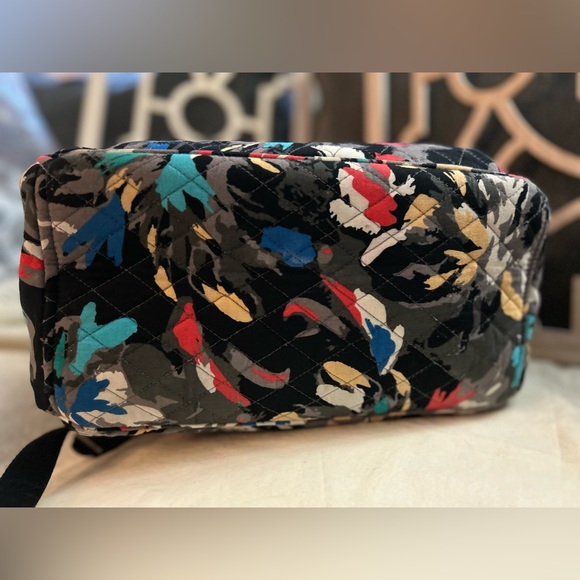 Vera Bradley backpack with no noticeable wear. Excellent condition. - Picture 9 of 14